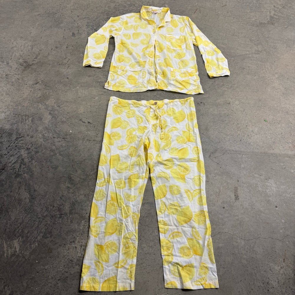 Victoria’s Secret White Yellow Lemon Pajama Set Size L Classic‎ Cozy Casual